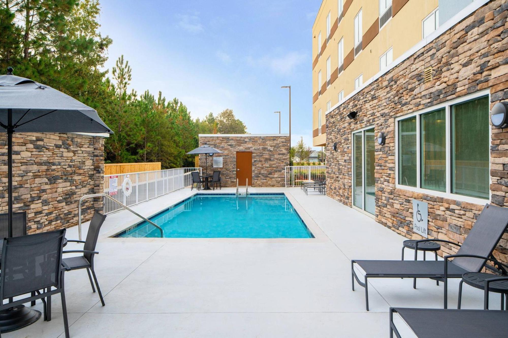 Fairfield By Marriott Inn & Suites Pensacola Pine Forest Exterior photo